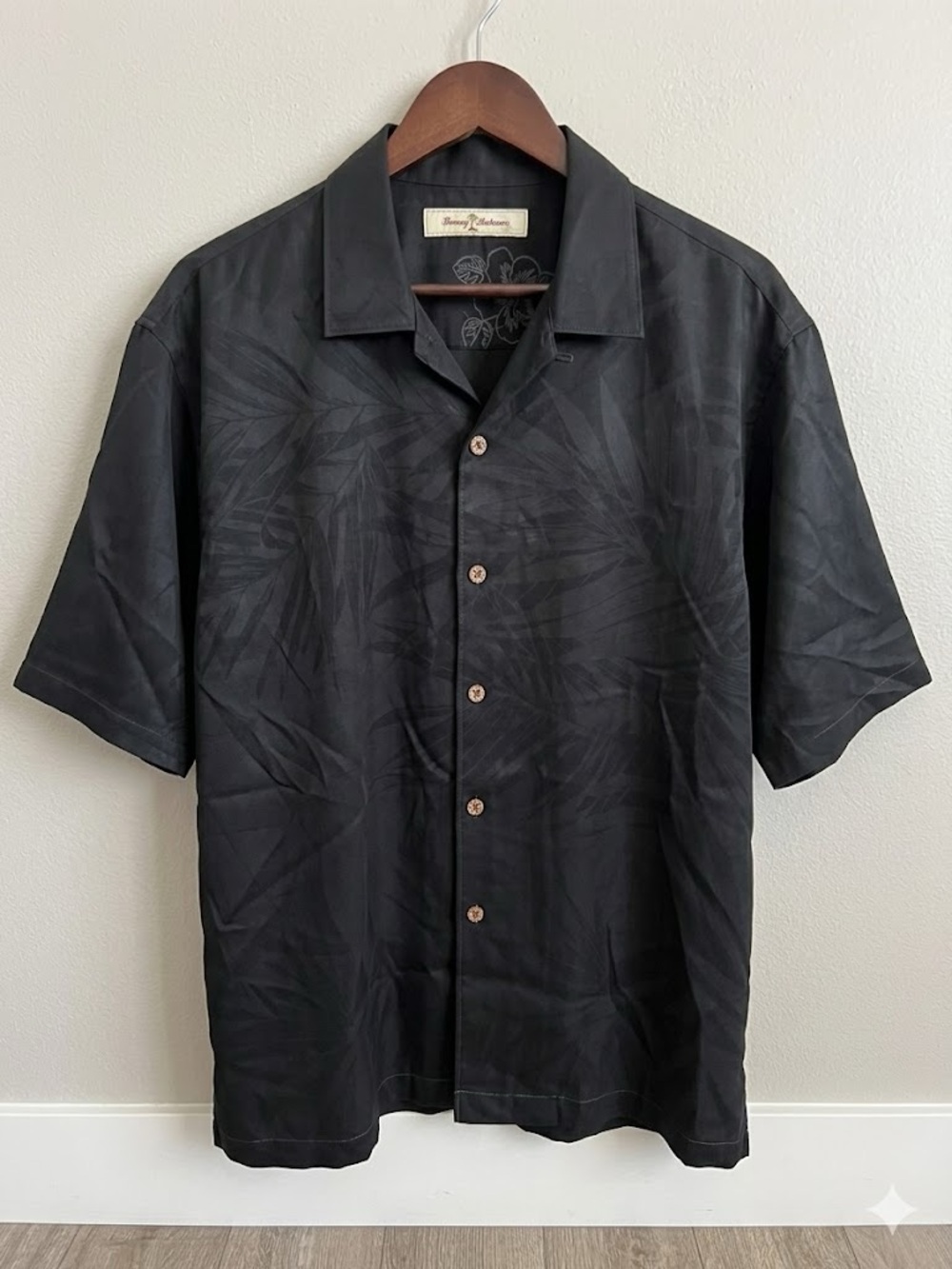 EUC Tommy Bahama 100% Silk Black Floral Jacquard Camp Shirt - XL